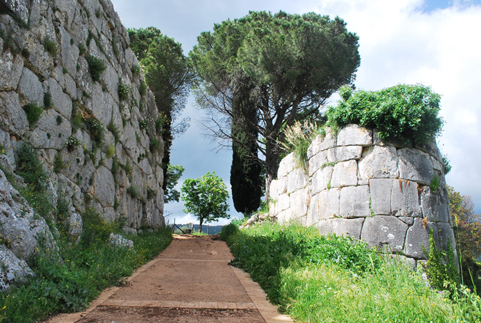 La porta della antica Norba alt